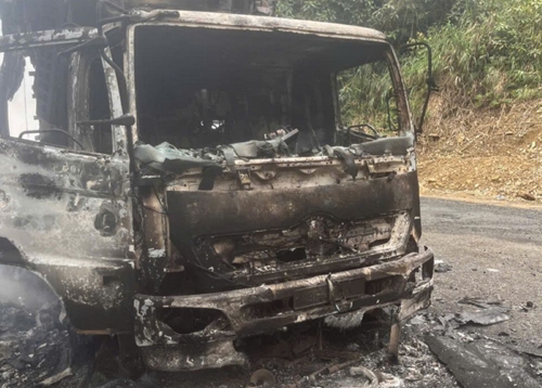 Xe tải bốc cháy khi đang lưu thông trên tuyến đèo Khánh Lê